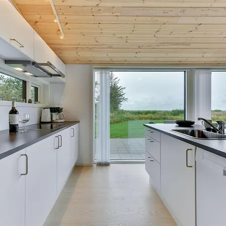 Tindra - 30m To The Fjord By Interhome